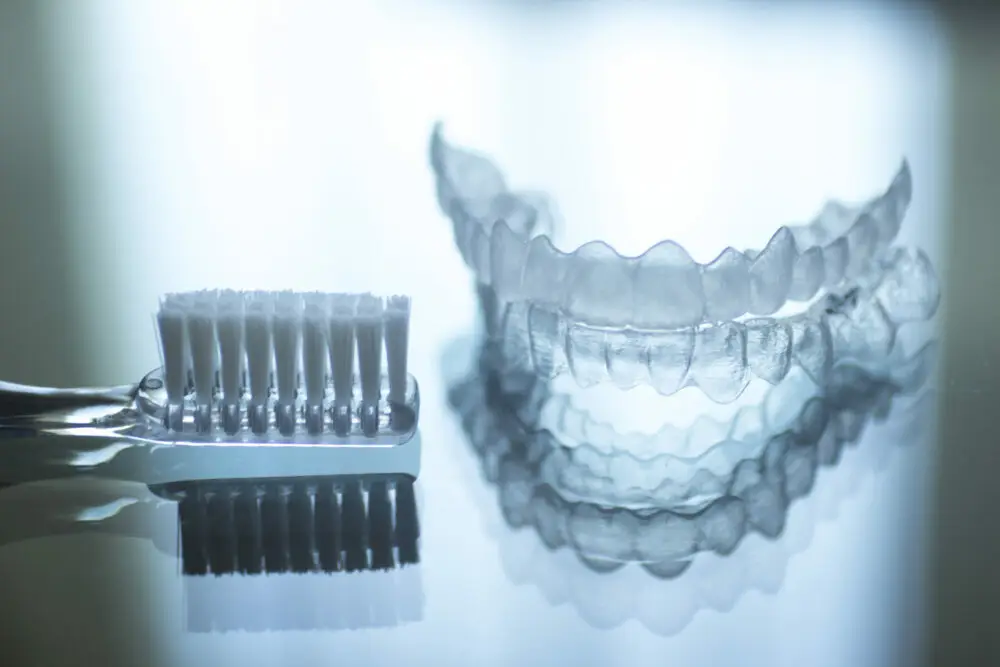 ¿Se pueden usar los alineadores Invisalign con dientes faltantes?